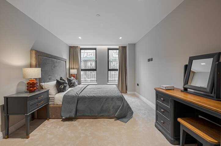 Luxury 2 bedroom Apartment in Kensington – w A/C gallery image 3