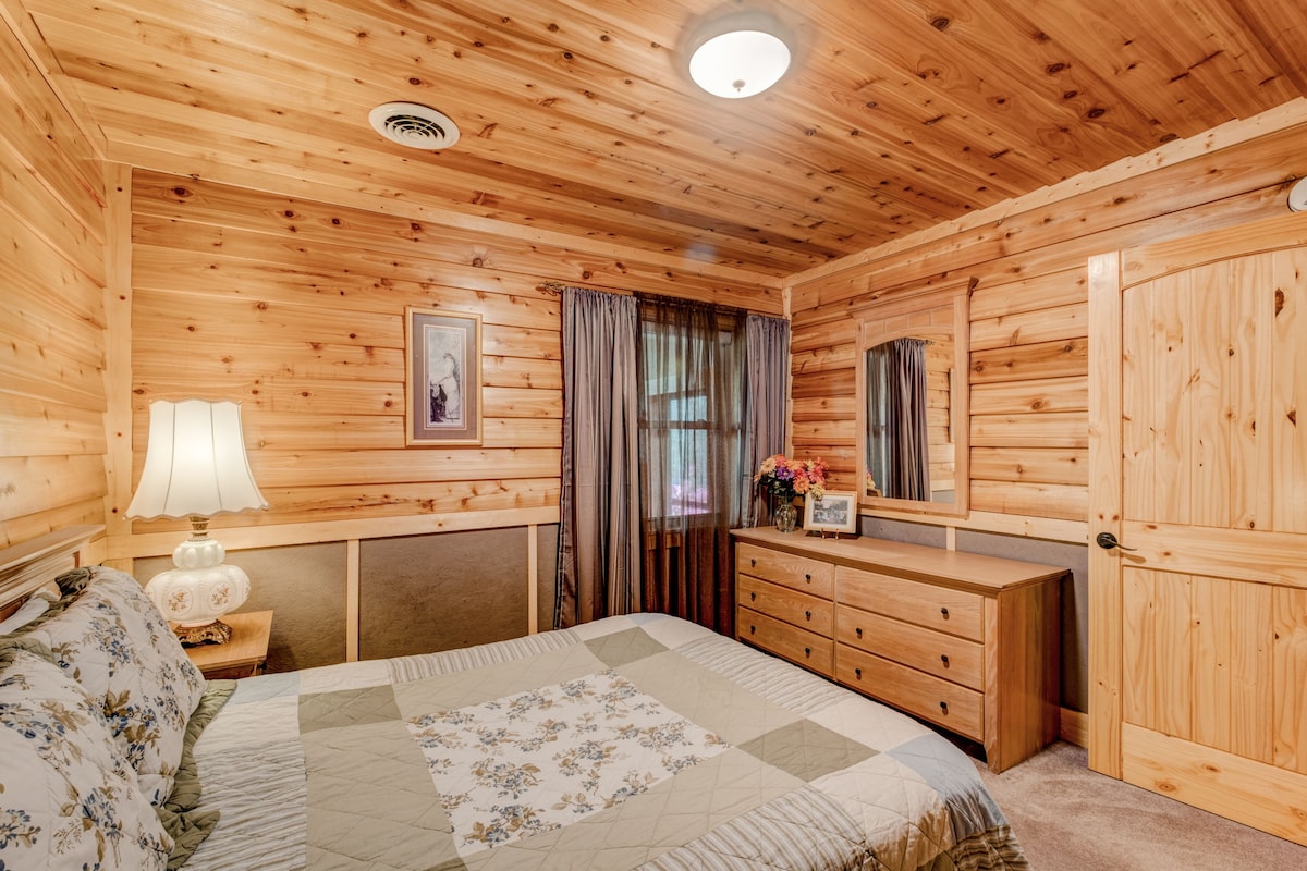 חדר השינה האחרון הוא חדר שינה גדול בגודל קווין סייז ממש ליד חדר המשחקים. 