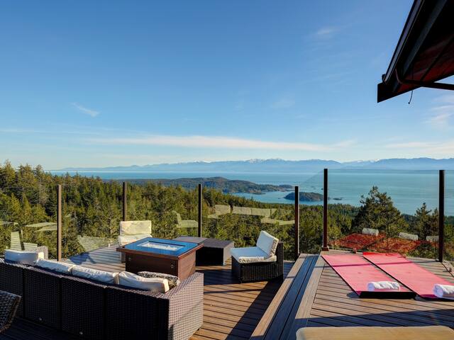 Ocean-view estate atop Mount Matheson. Sleeps 12! gallery image 3