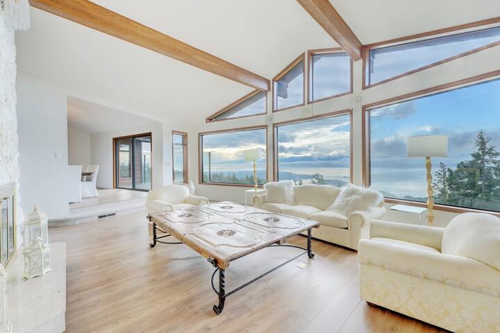 Ocean-view estate atop Mount Matheson. Sleeps 12! gallery image 4