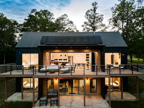 Mountain Mod | 4 Bed, 3 Bath, Pool, Hot Tub, Gym