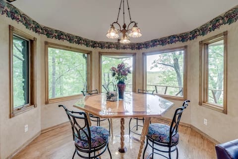 Spacious Lake Tenkiller Home on the Illinois River