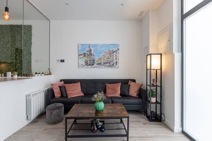 Beautiful apartment for 8 pax in Plaza Olavide gallery image 2
