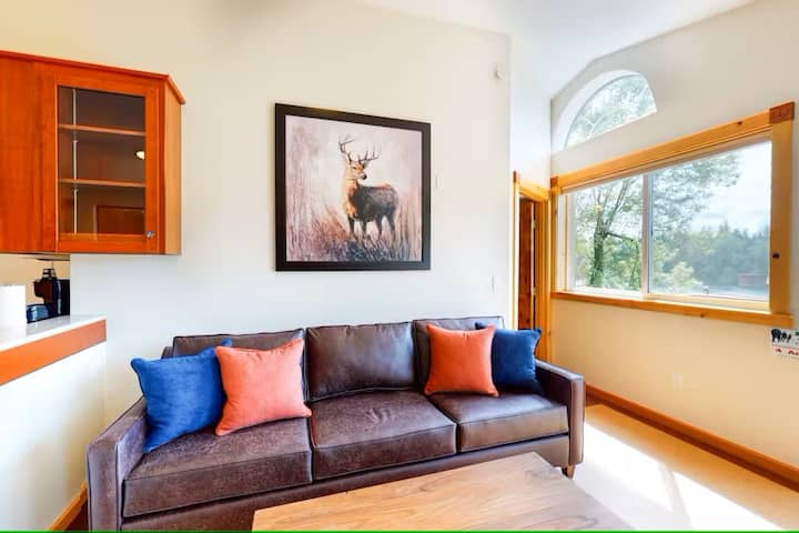 Splendor_top Level|rivr Frt|3bd - Lake Oswego, OR