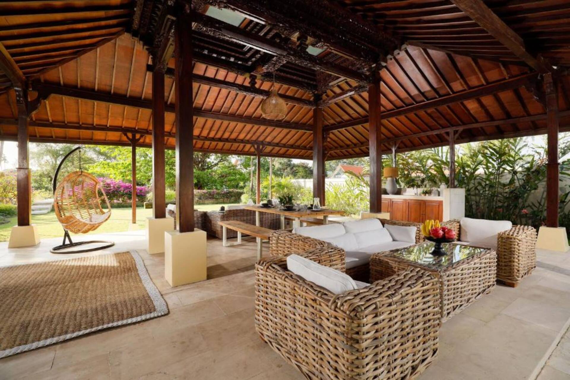 Spacious Poolside Retreat 5 Bedroom Private Villa in Canggu 3