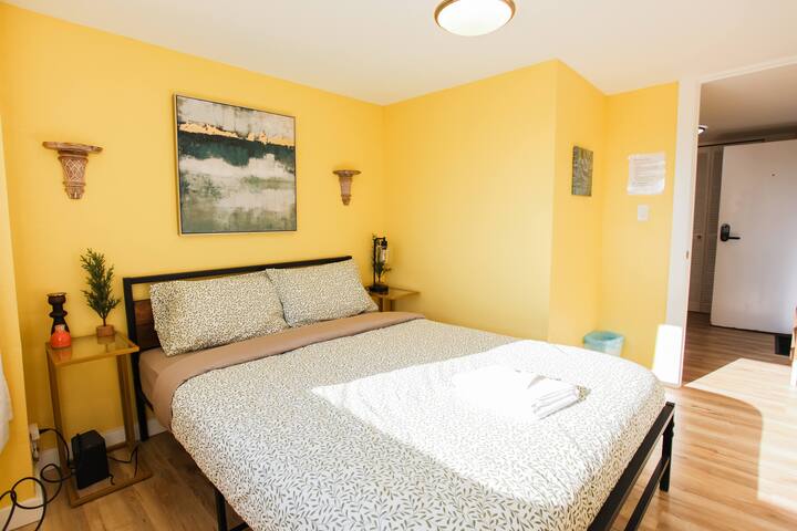 6 Room Apartment in the Forest – 5 min to Downtown gallery image 5