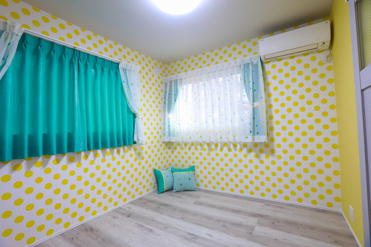 Stylish wallpaper is impressive