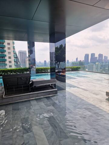 Ultra Stylish Asok Terminal 21 Sleeps 4 near BTS gallery image 4