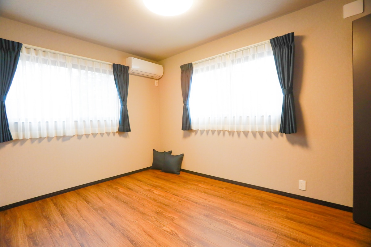 The bedroom is air-conditioned and comfortable in the winter