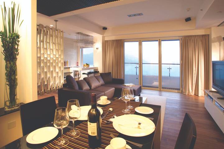 Cozy Hotel Suite @Stanley Beach gallery image 2