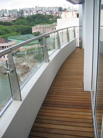 Cozy Hotel Suite @Stanley Beach gallery image 5