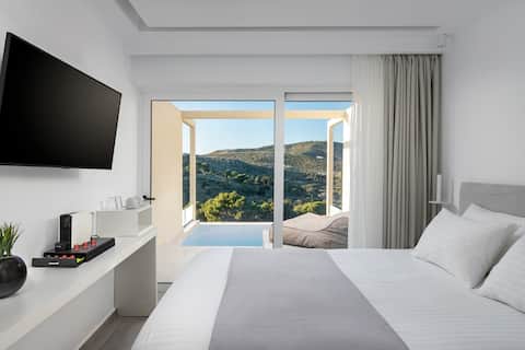 Deluxe Double with Private Pool