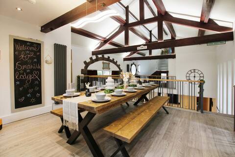 Smithills lodge with Hot Tub in Bolton - Sleeps 18