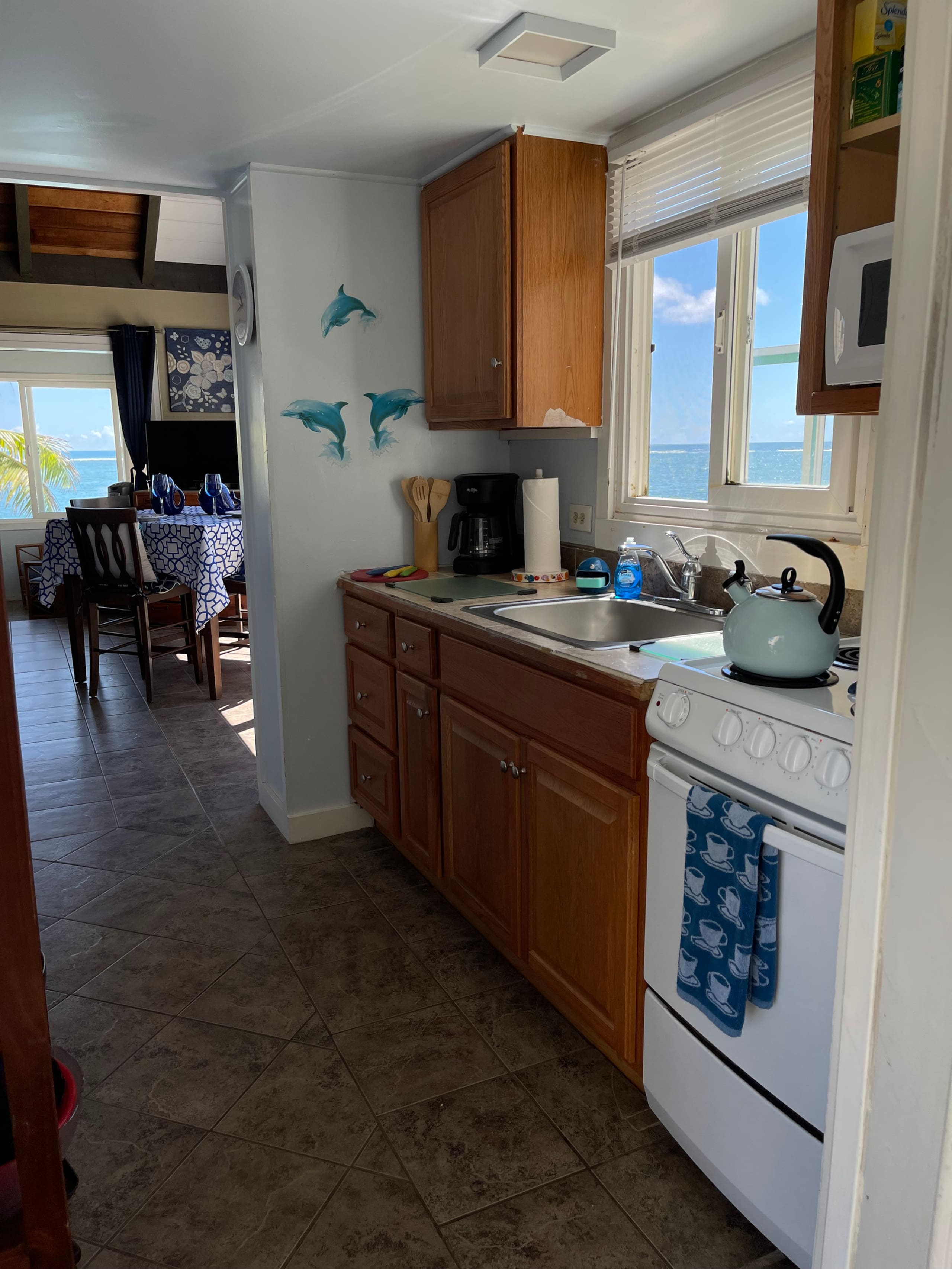 Aloha Beach Front Cottage - Image 4