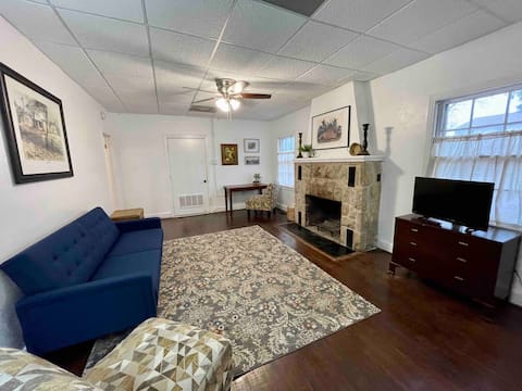 4BR/1BA Historic Lodge Apt at Fort Clark Springs
