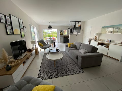 Top Airbnb: House 6 min walk to the beach in Saint Vincent Sur Jard