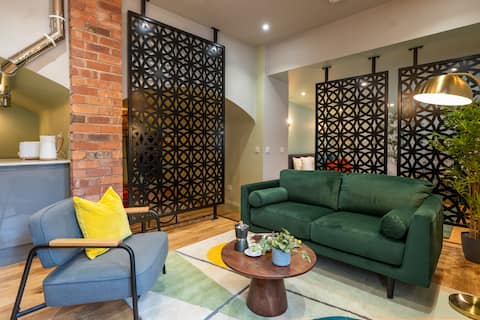 Successful Airbnb property: Commandery Vaults - Parliamentary Apartment in Worcester