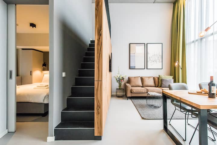 Numa | Large 1 Bedroom Apartment With Canal View - Amsterdam