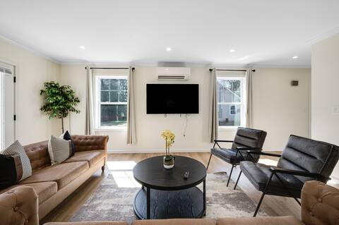 Ideal Getaway for Large Families in Bloomfield, CT