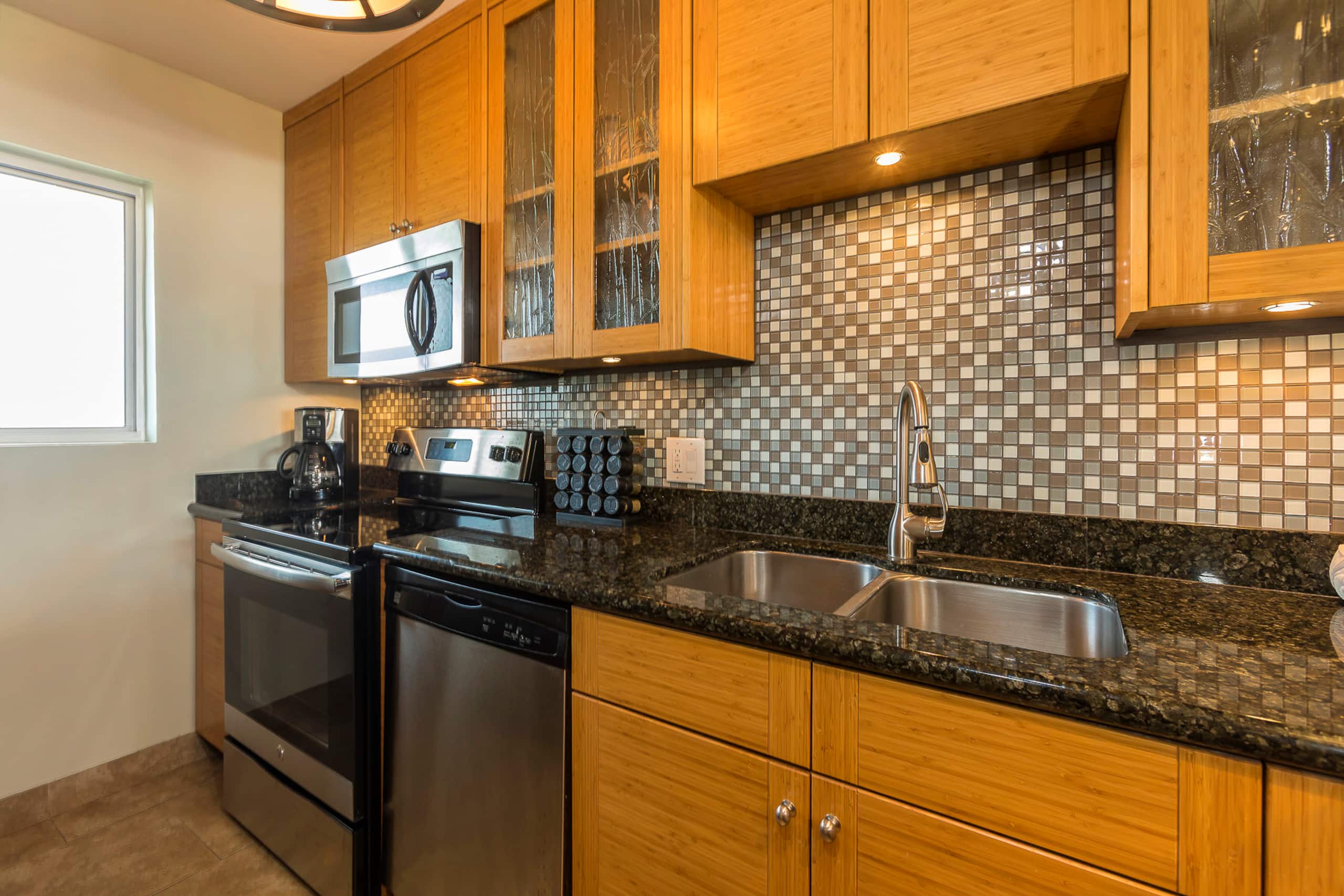 Beautiful Oceanfront Condo - Image 8