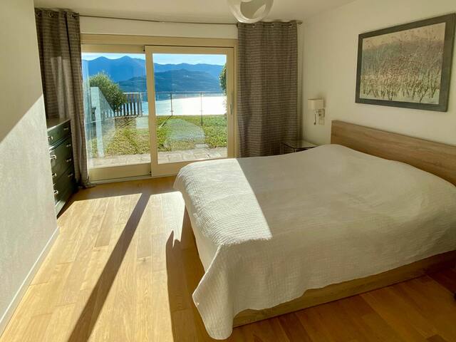 Corinto – wonderful Lake front apartment gallery image 5