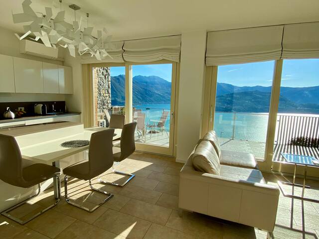 Corinto – wonderful Lake front apartment gallery image 2