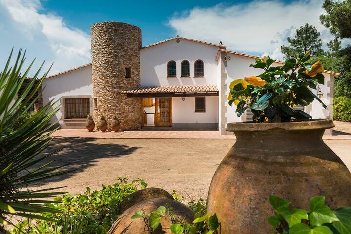 Mas Ginestera – Exclusiva Masia en Llambilles gallery image 5