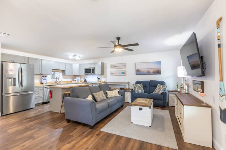 Cozy Duplex Retreat | Beaches, Hospital, Sportplex - Foley, AL