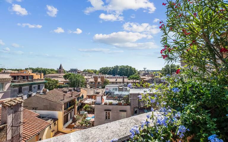 Double exposure penthouse in Trastevere gallery image 2
