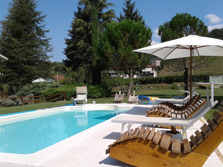 Beautiful villa with pool and park near 5 terre