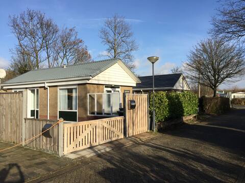 Cozy bungalow on the dike