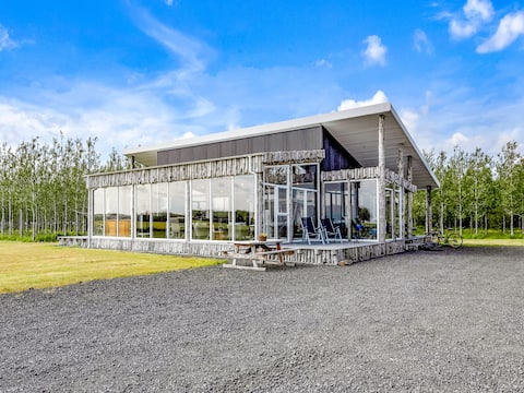 Family Retreat with Indoor Jacuzzi & Game Room