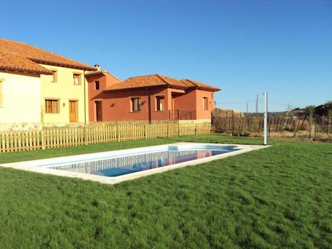 Country house 11 km from León