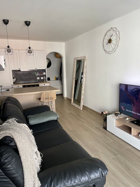 Propriété Airbnb réussie: Cozy studio with balcony near Roland Garros à Boulogne Billancourt