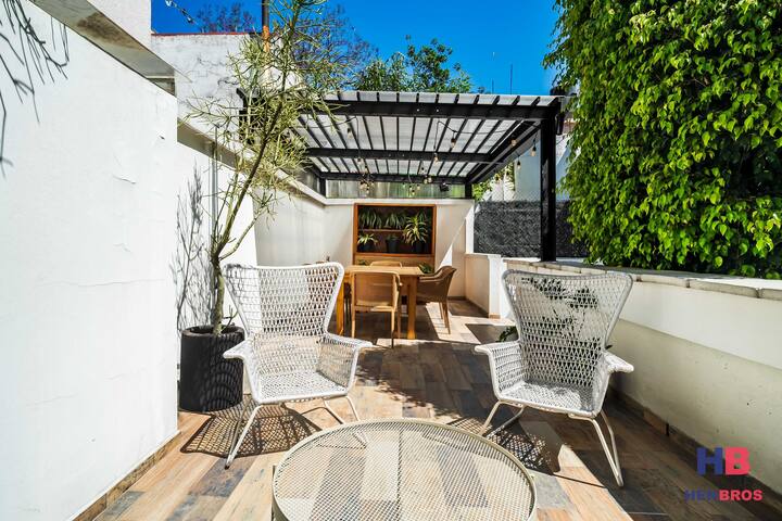 Hermosa Casa Remodelada con Terraza privada gallery image 4