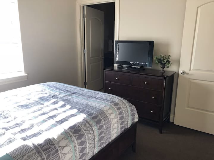 Télévision par câble dans chaque chambre.