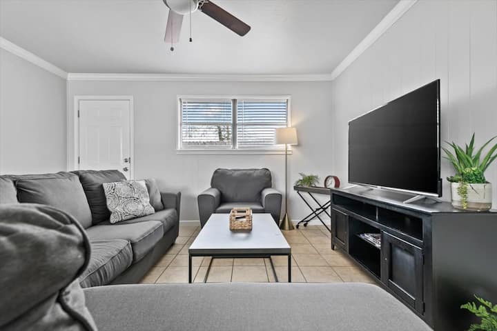 The Foxy Flat Near Entertainment District - Fort Worth, TX