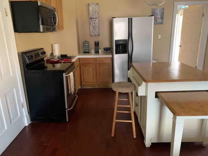 Historic Unit W/ Parisian Decor - Jacksonville, NC