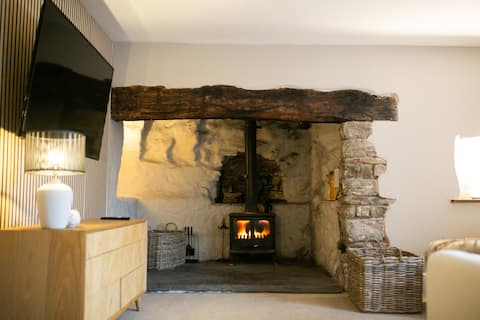 Renovated 400 Year Old Farmhouse Retreat - Tenby