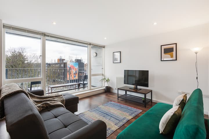 Udobno se smjestite u dnevnom boravku uz najnoviji film