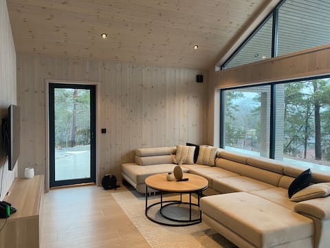 Top performing Airbnb: Newer cabin - Lake view, 170m to beach in Bamble