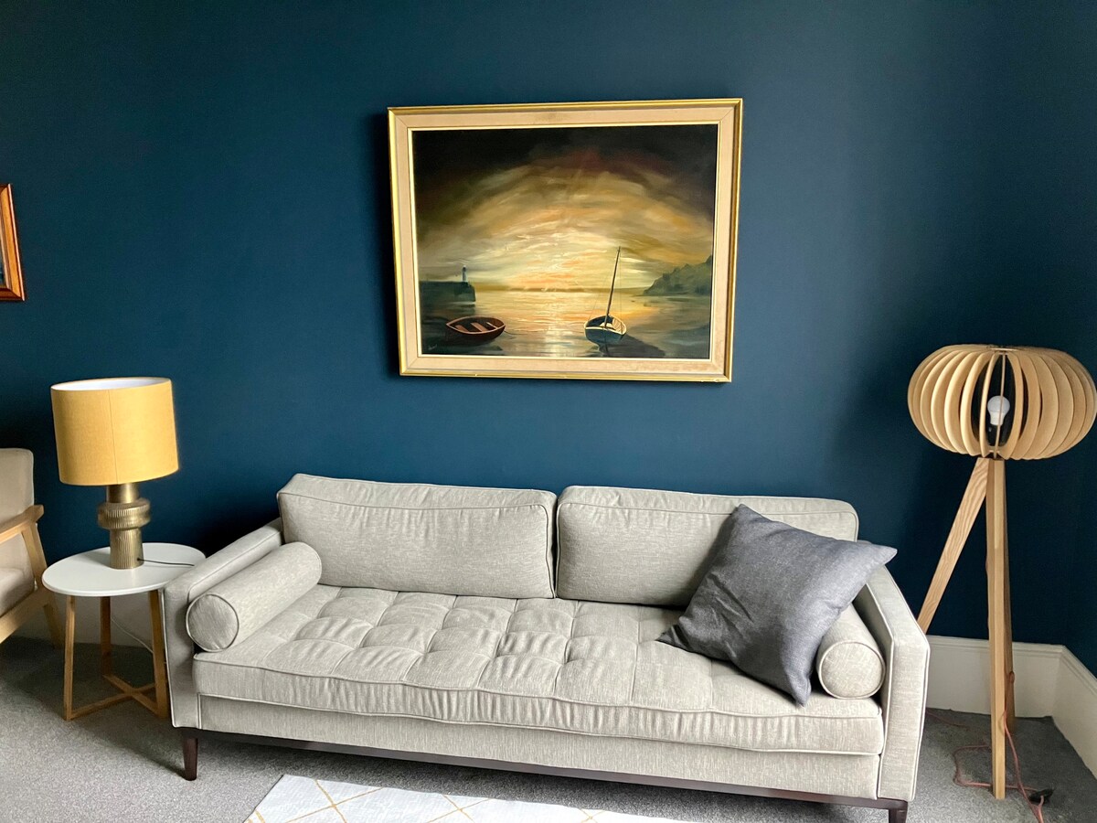 Top performing Airbnb: Spacious apartment with Harbour views in Falmouth