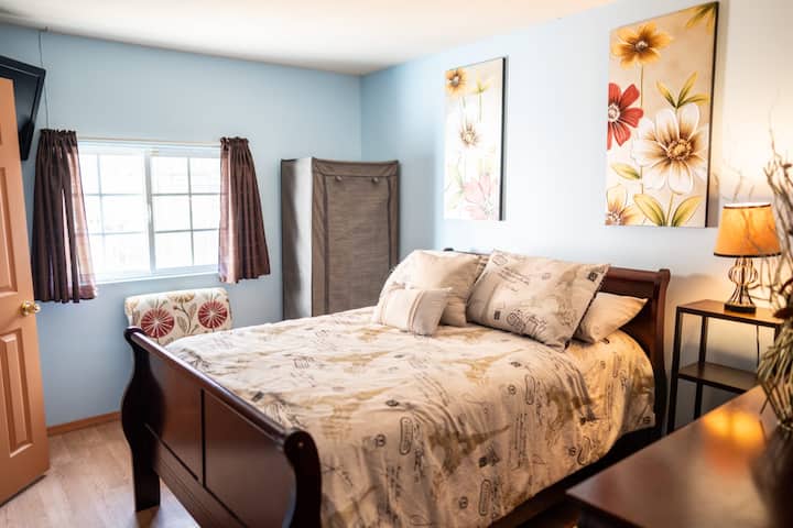 Spálňa s jednou prenosnou skriňou