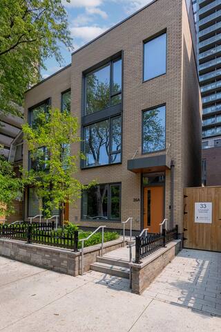 Stunning Home Downtown Toronto! gallery image 3