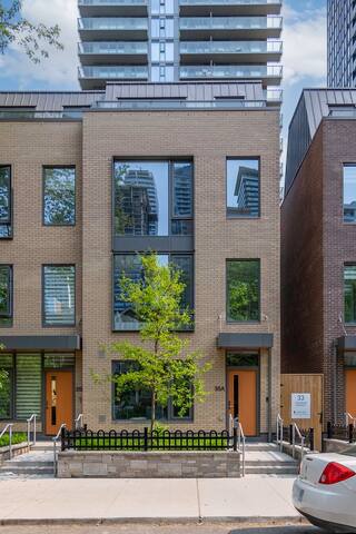 Stunning Home Downtown Toronto! gallery image 2