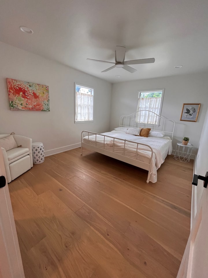 Chumba cha kulala #2: Kitanda cha kifalme, bafu lililoambatishwa