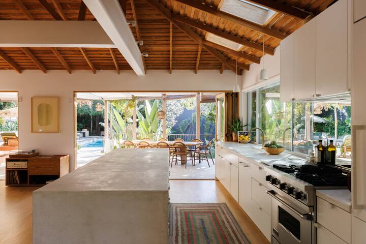 Echo Park Design Home with Pool gallery image 4