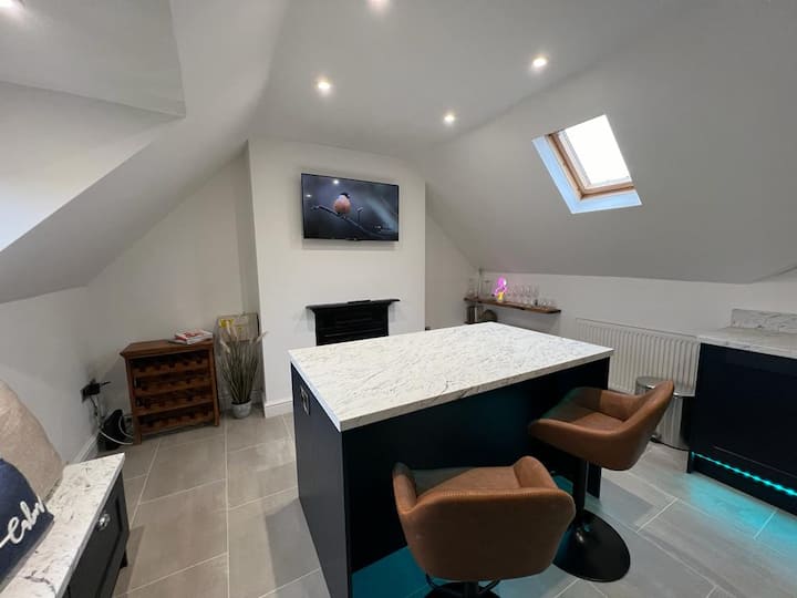Stylish Loft Apartment | Central Melton | Parking - Melton Mowbray