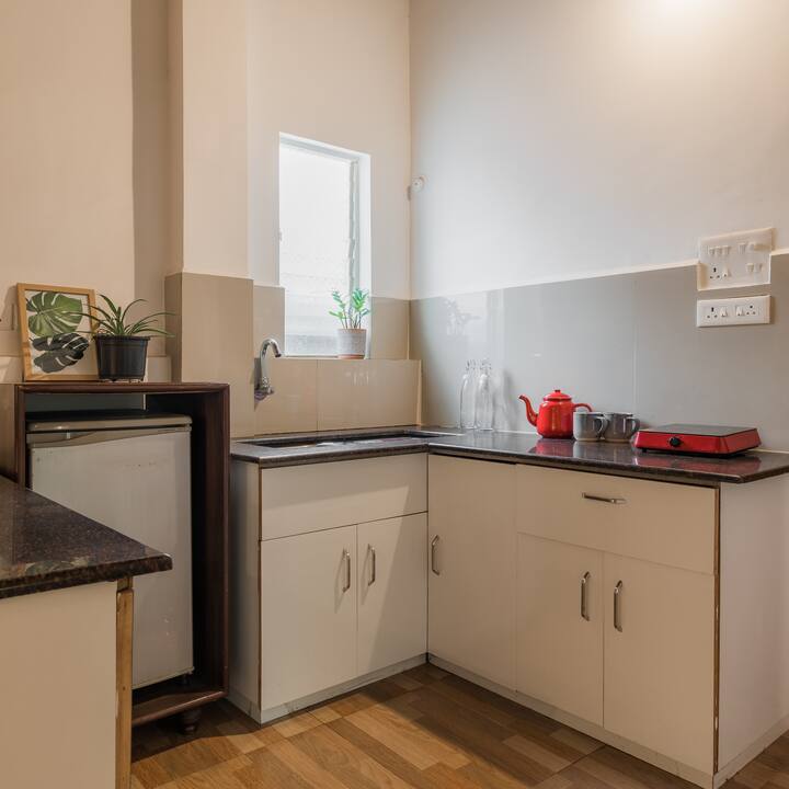 Basic Kitchenette in Apartment 1