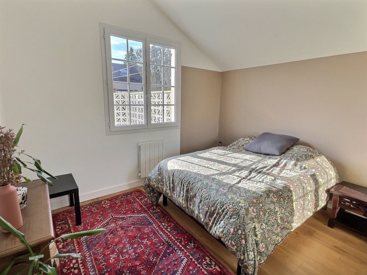 Spavaća soba 1 bračni krevet (140 cm)